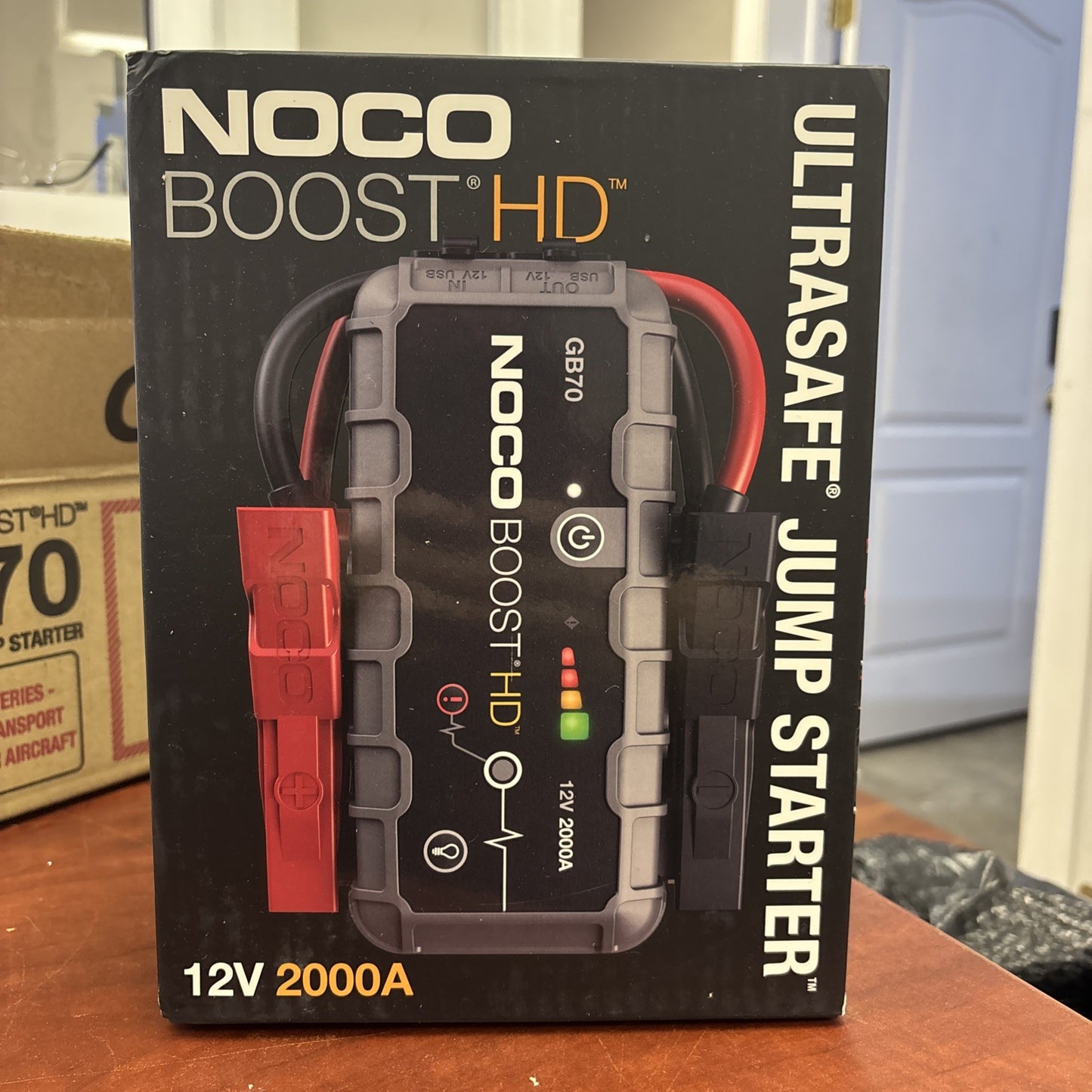 Battery Jump Starter Portable Compact Booster LED Light USB Power Pack 2000 Amps