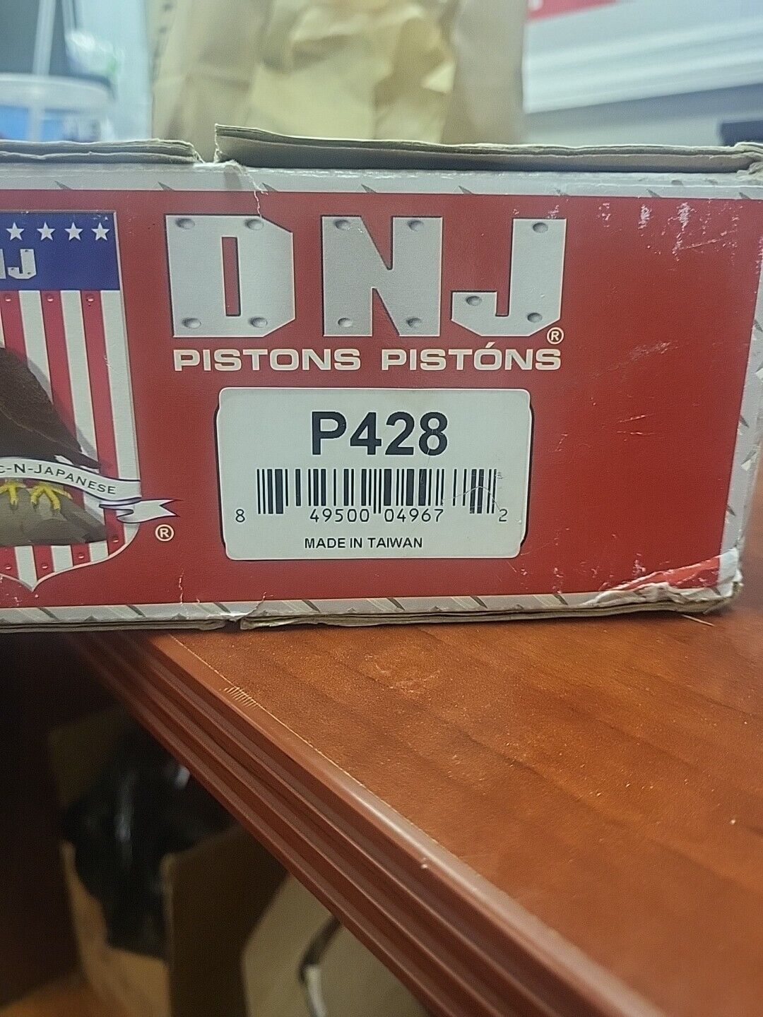 DNJ P428 PISTONS Open Box